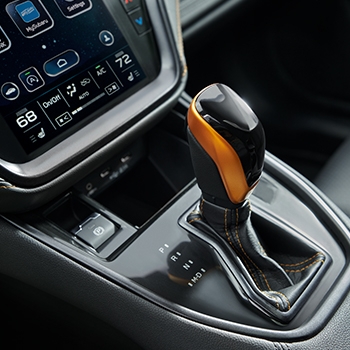 Gear shift with black leather details