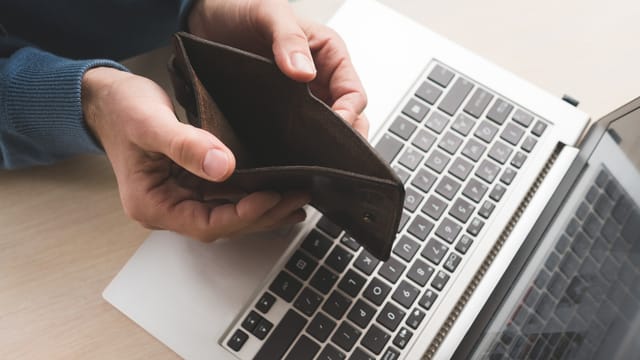 Internet,Scam.,Fraud,Danger,Online.,Man,Holding,An,Empty,Wallet Internet,Scam.,Fraud,Danger,Online.,Man,Holding,An,Empty,Wallet