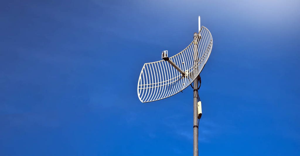 LANtenna hack spies on your data from across the room! (Sort of) LANtenna hack spies on your data from across the room! (Sort of)