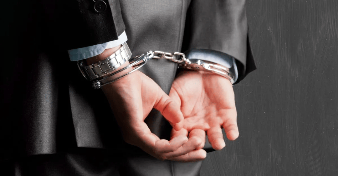 Psychotherapy extortion suspect: arrest warrant issued