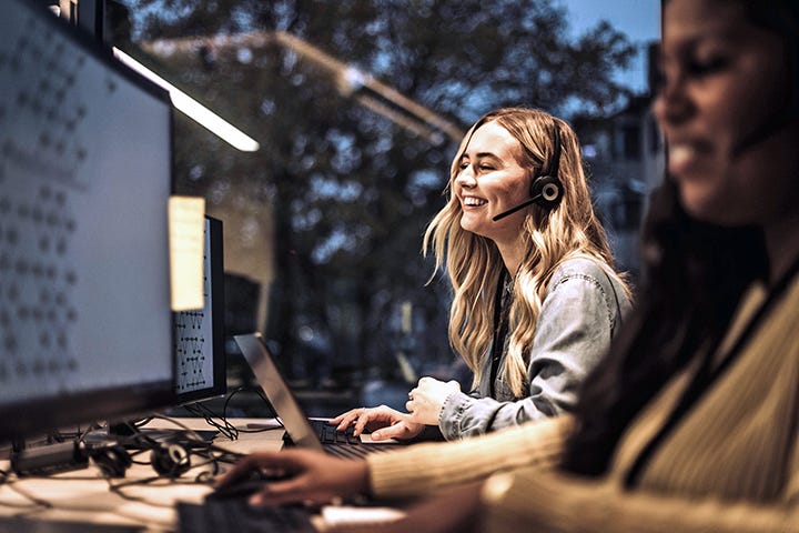 lady-with-headphone lady-with-headphone