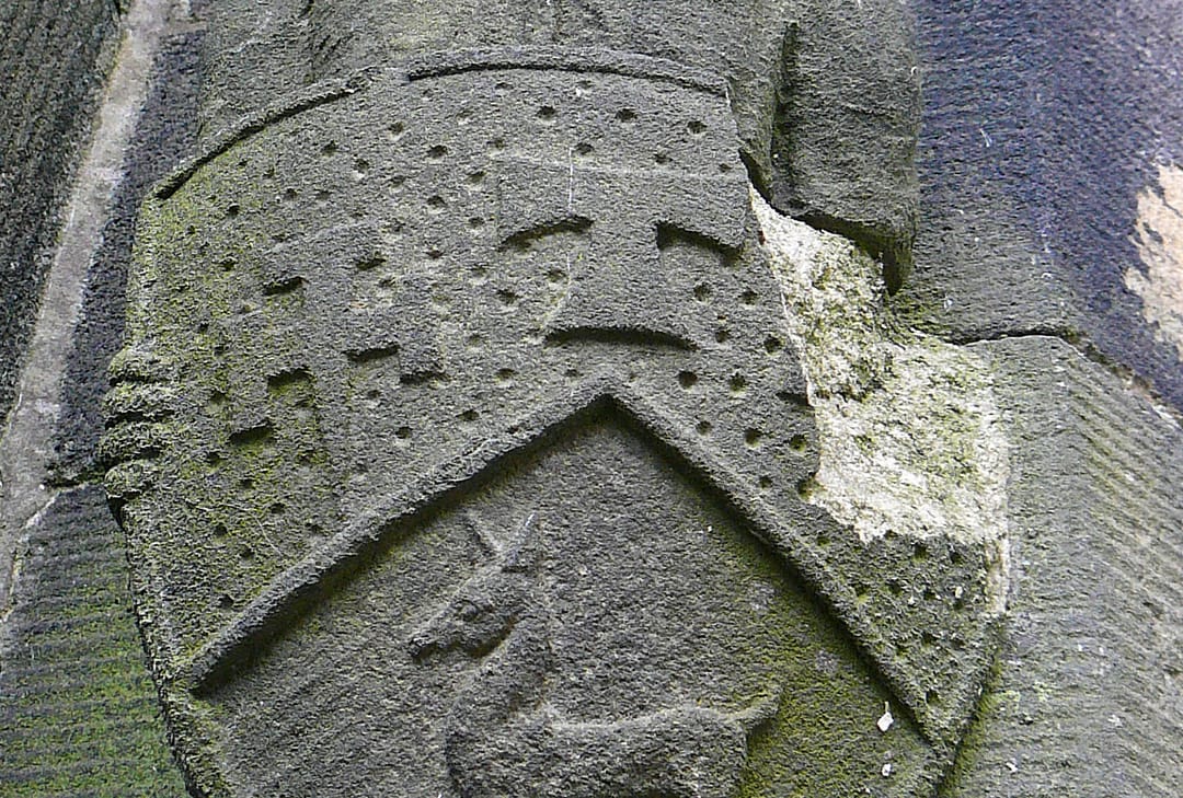 Broken_shield_(4441150096)