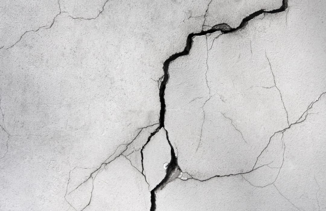Wall,With,A,Crack
