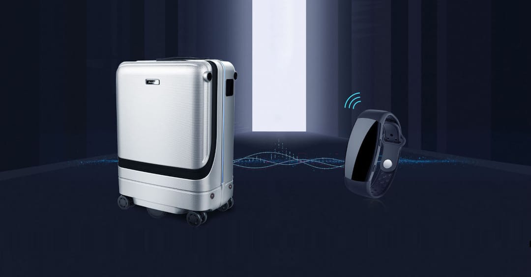 The self-driving smart suitcase… that the person behind you can hijack!