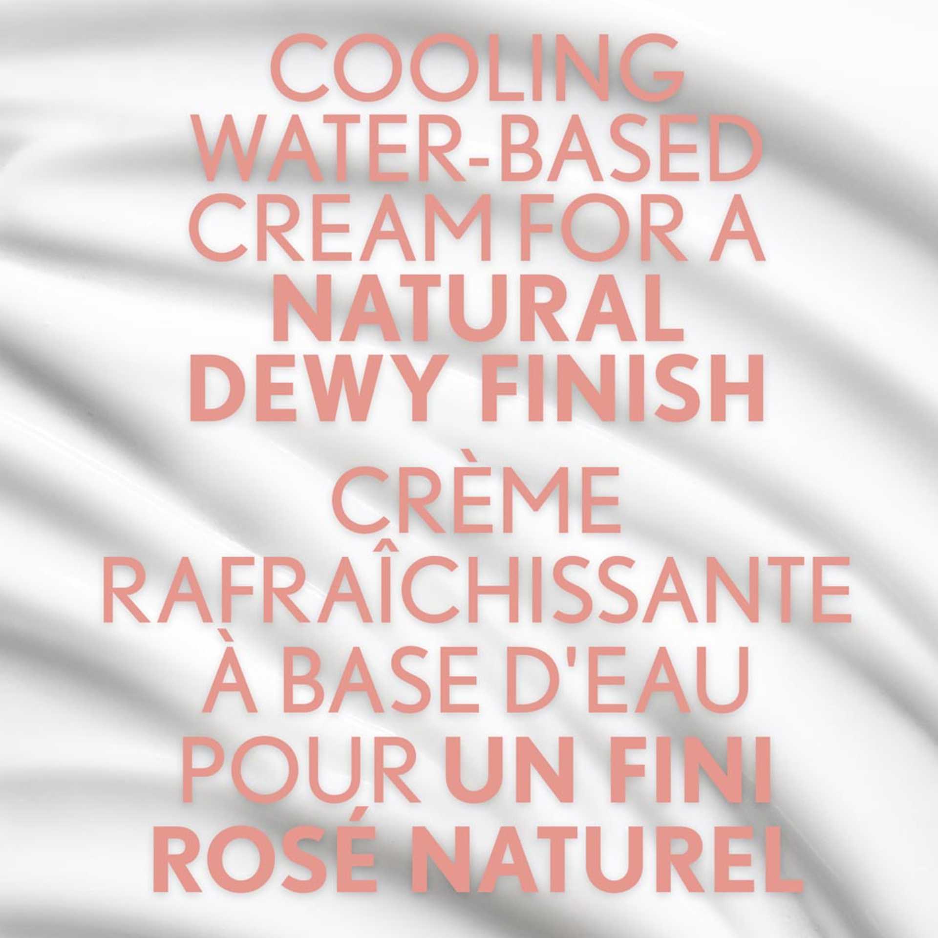 Crème rafraîchissante à base d'eau pour un fini rosé naturel.