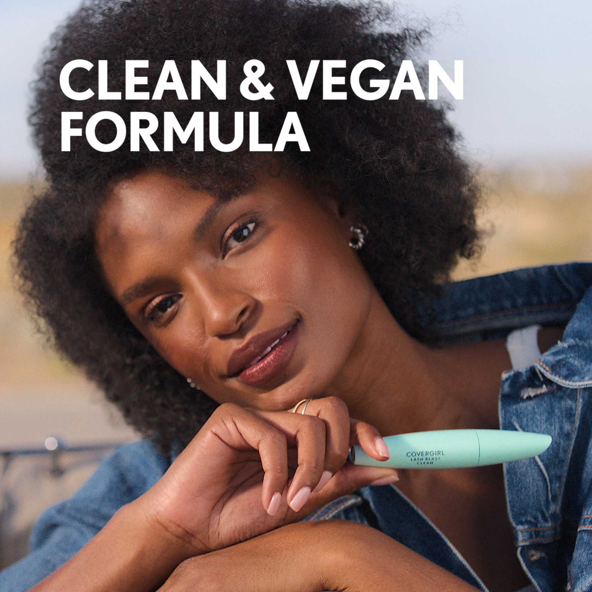 Lash Blast Clean Volume Mascara brush separates and defines lashes