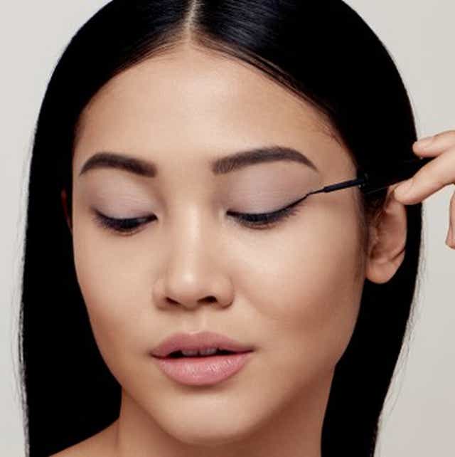 Get in Line Liquid Eyeliner COVERGIRL®
