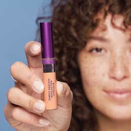 Covergirl-SimplyAgelessTripleActionConcealer-campaignVideoThumbnail.jpg