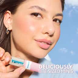 COVERGIRL Clean Fresh Yummy Gloss Plumper 25 Ecom Story Telling Visual + Pack  1 2500x2500 - Original File (1).jpg