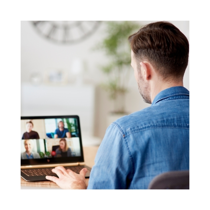 Clase grupal con profesores nativos en vivo. 