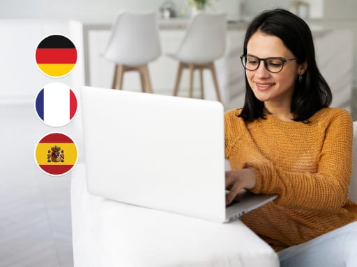 Mujer aprendiendo otros idiomas con clases particulares + plataforma de autoaprendizaje