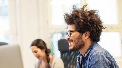 Hombre realizando prueba tu nivel de italiano