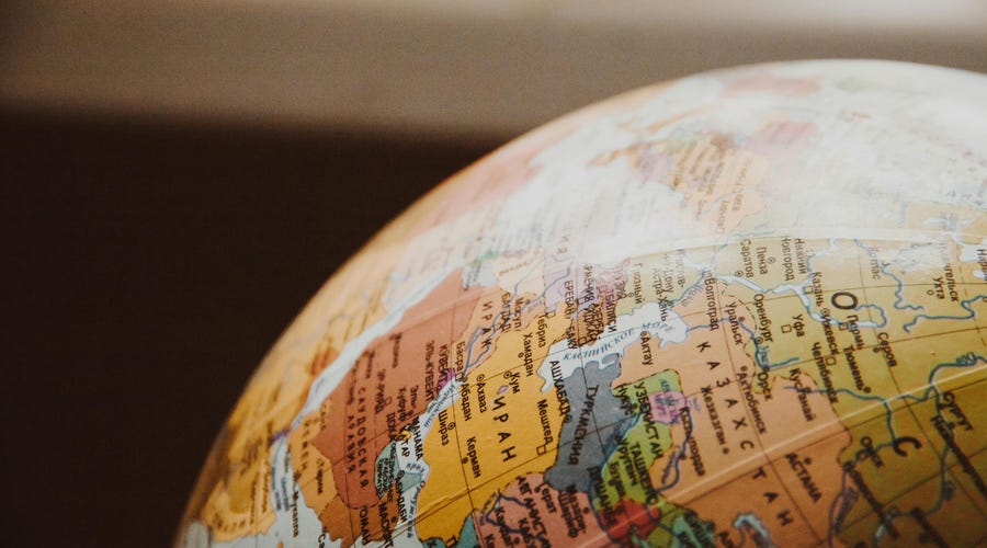 Globo indicando los países e idiomas del mundo.