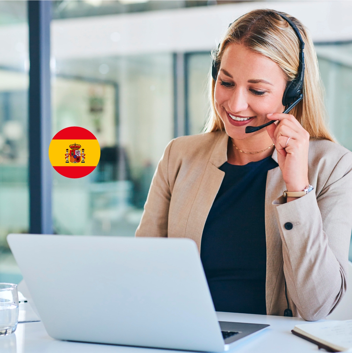 mujer con cards Promo