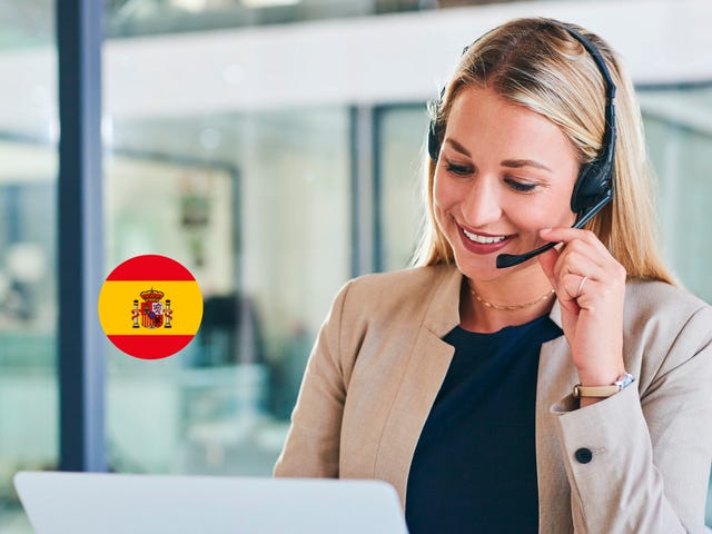 mujer con cards Promo