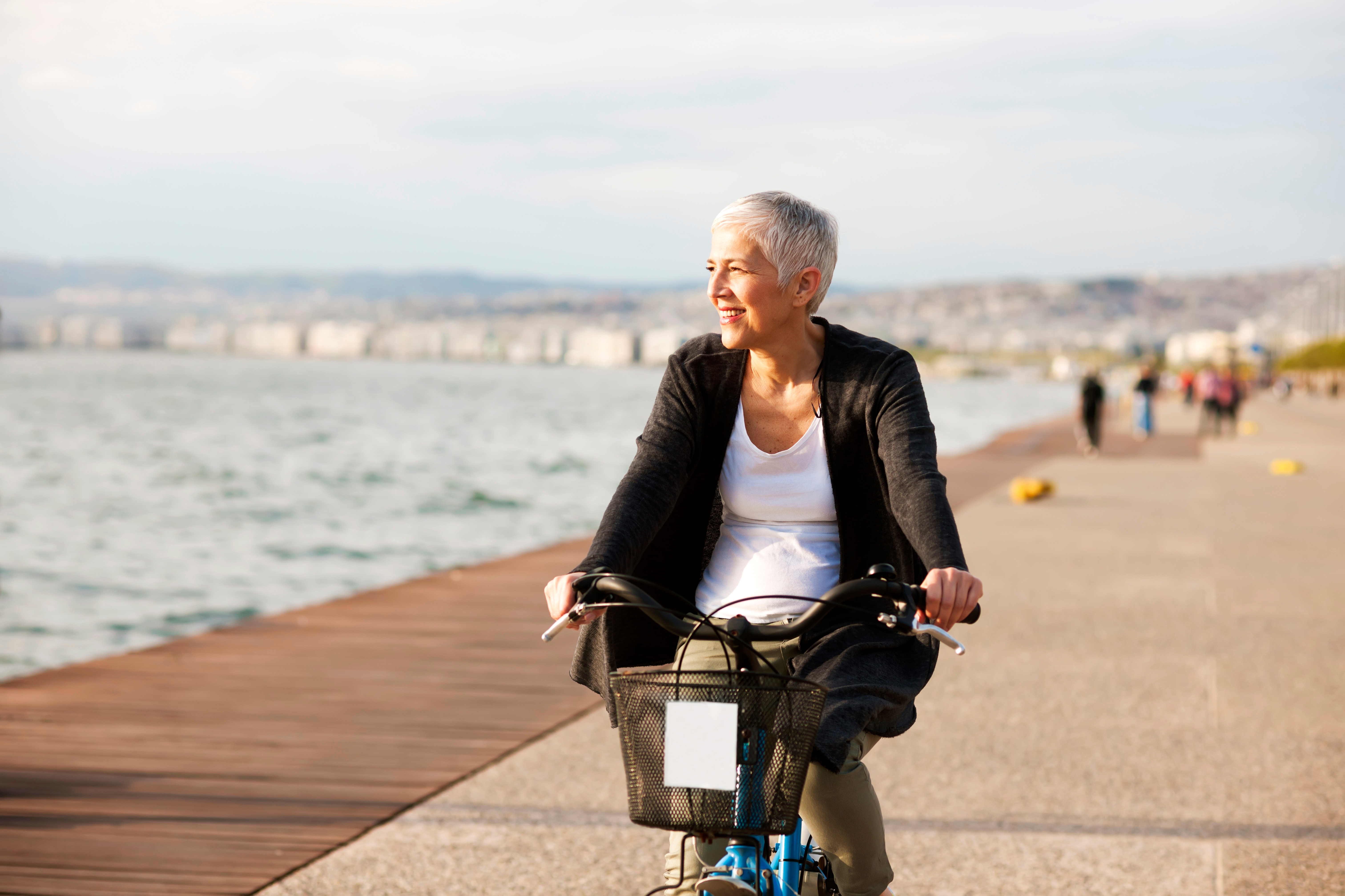 Mujer diciendo aprende sueco