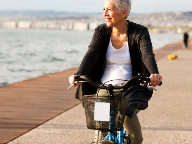 Mujer diciendo aprende sueco
