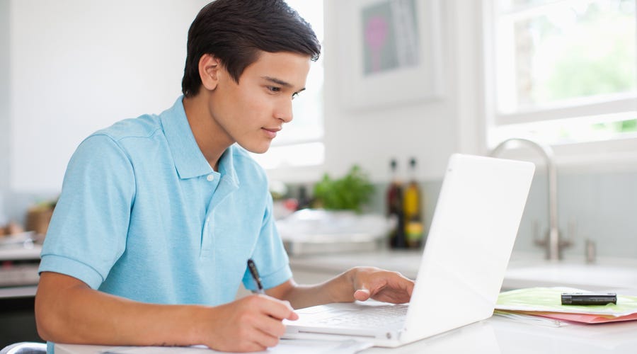 Hombre en test de inglés