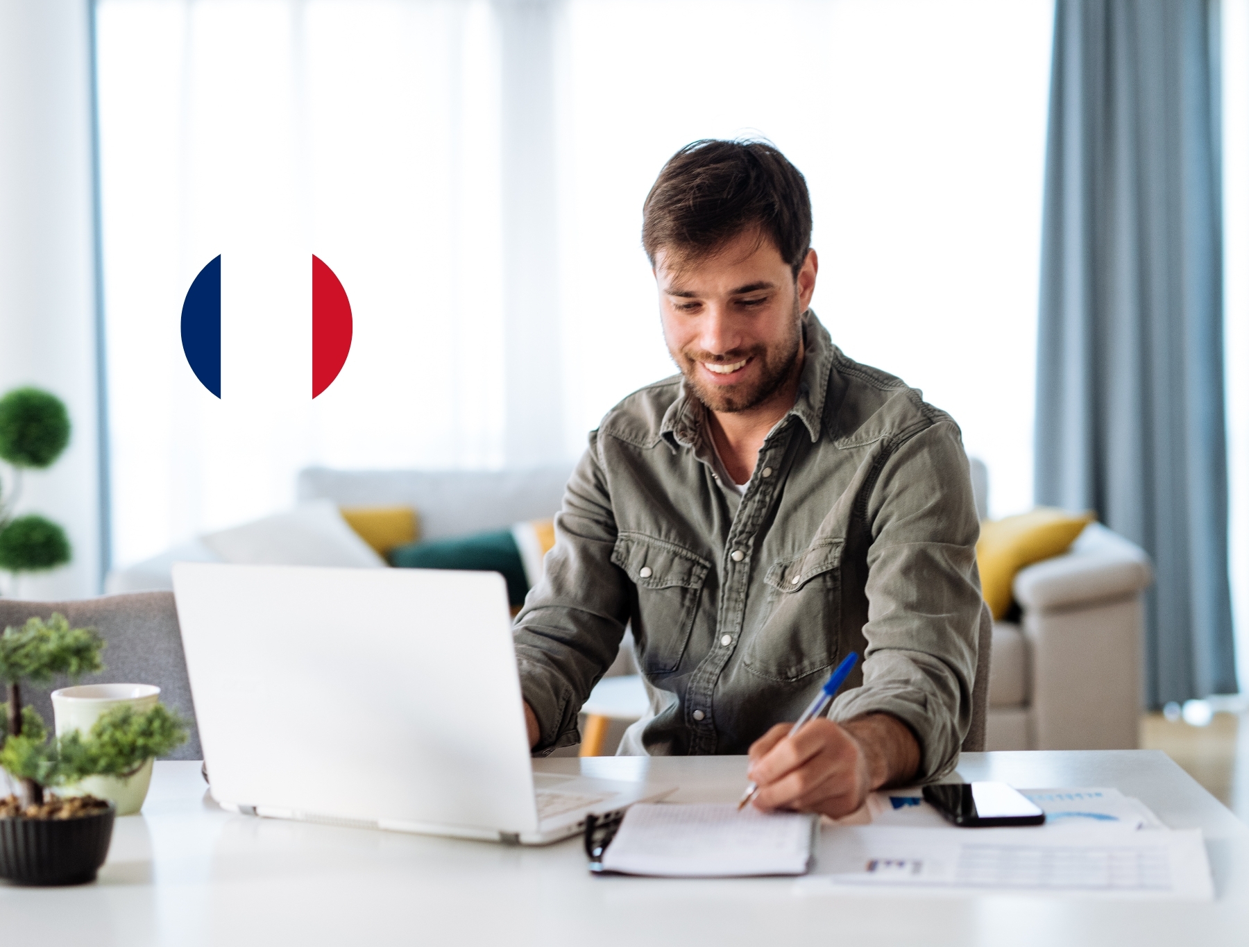 Hombre aprendiendo francés con autoestudio