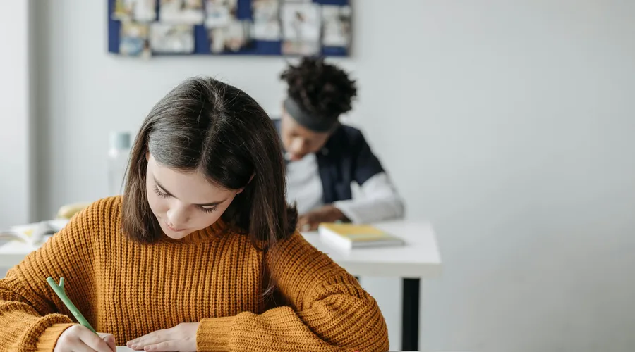 Estudiantes de francés en una escuela.