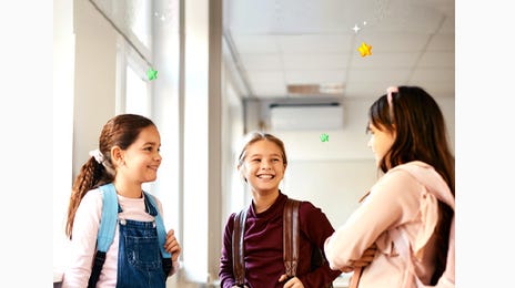 Niñas practicando su inglés en el curso de verano