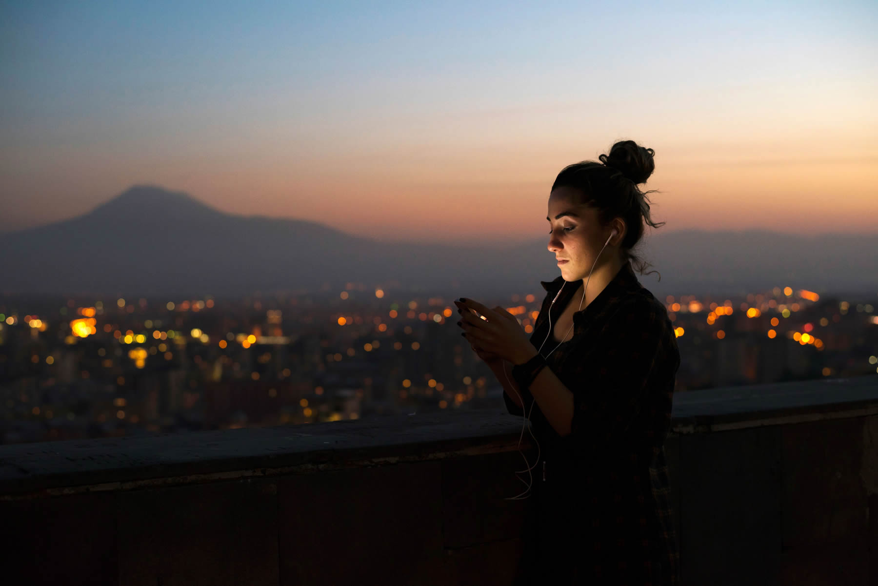 Mujer practicando modal verbs