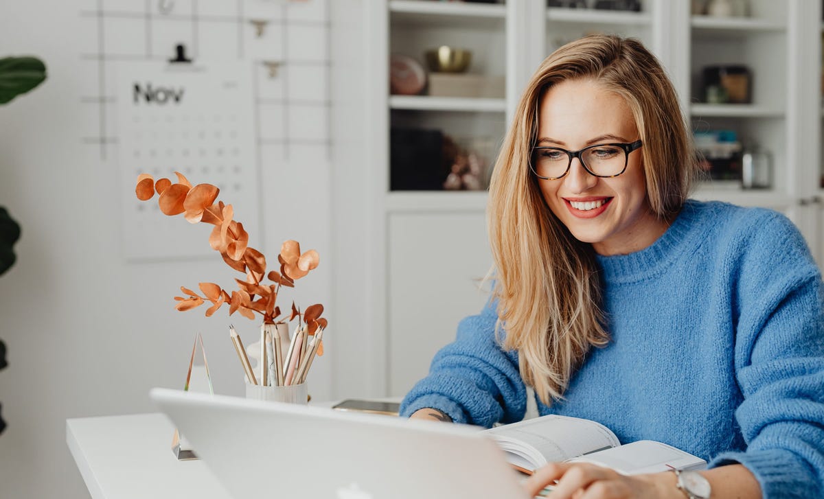 Mujer en Clases de Francés Online