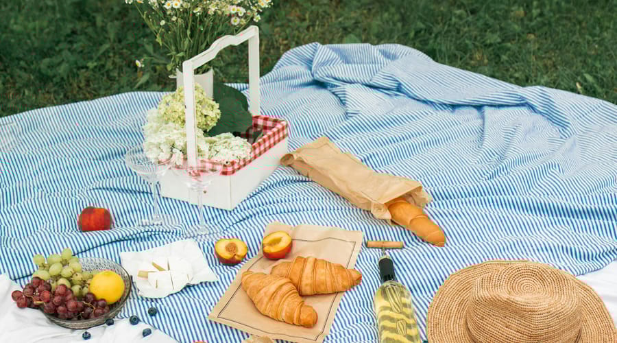 Picnic es un ejemplo de buena actividad al aire libre en inglés.