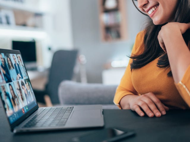 Mujer diciendo aprende italiano online