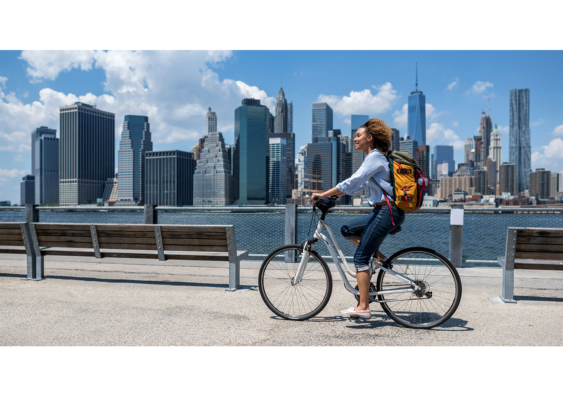 joven montando bicicleta en estados unidos