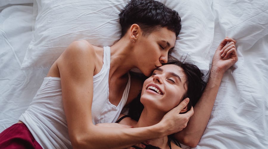 Una mujer diciendo te amo en inglés