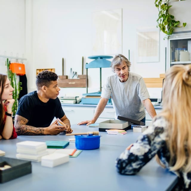 Estudiantes en cursos de idiomas para adultos con el método de Berlitz