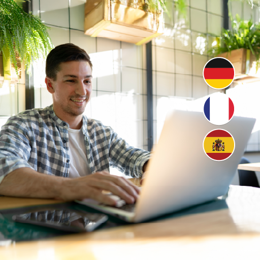 Hombre aprendiendo idiomas con clases particulares + autoaprendizaje