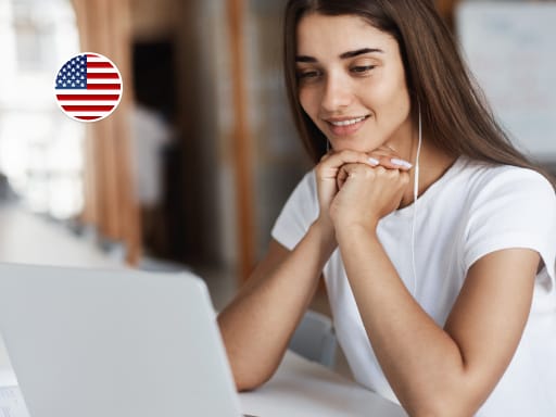 Mujer aprendiendo inglés en clases particulares + plataforma de autoaprendizaje