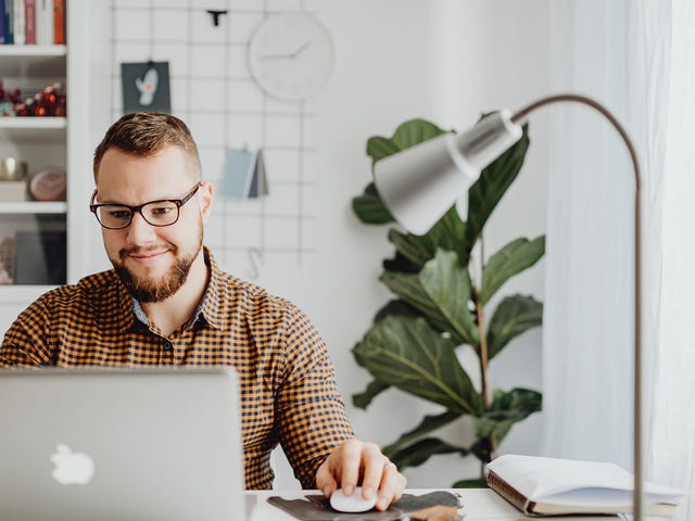Hombre en Clases de Francés Online