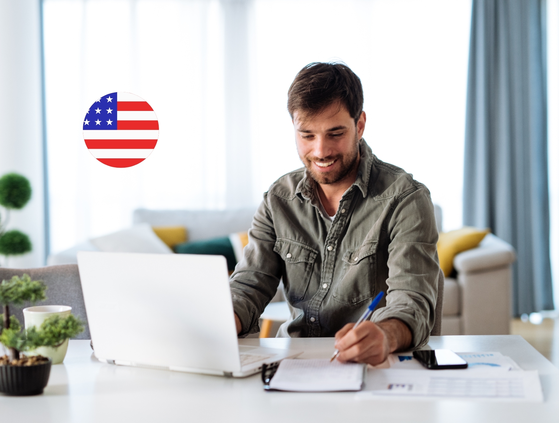 Hombre viendo videos para que aprendas un nuevo idioma