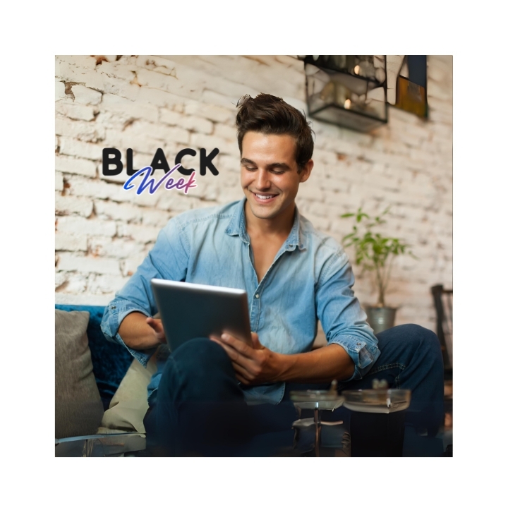 Hombre aprendiendo ingles en plataforma de autoaprendizaje