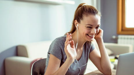 Mujer en curso de alemán online