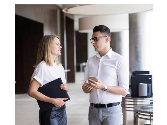 Personas practicando el idioma inglés