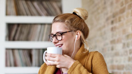 Mujer hablando el idioma polaco