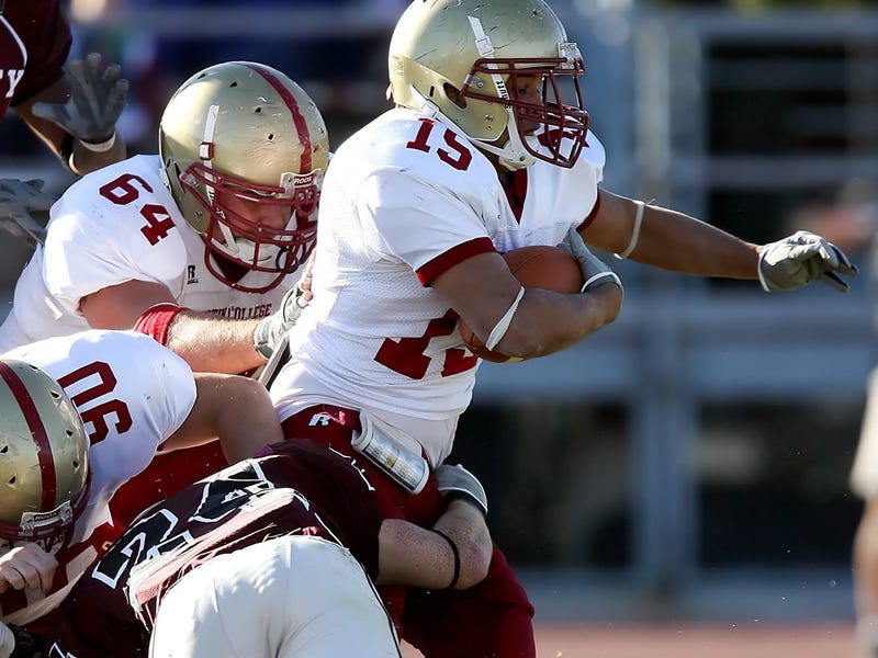 Jugando futbol americano en ingles