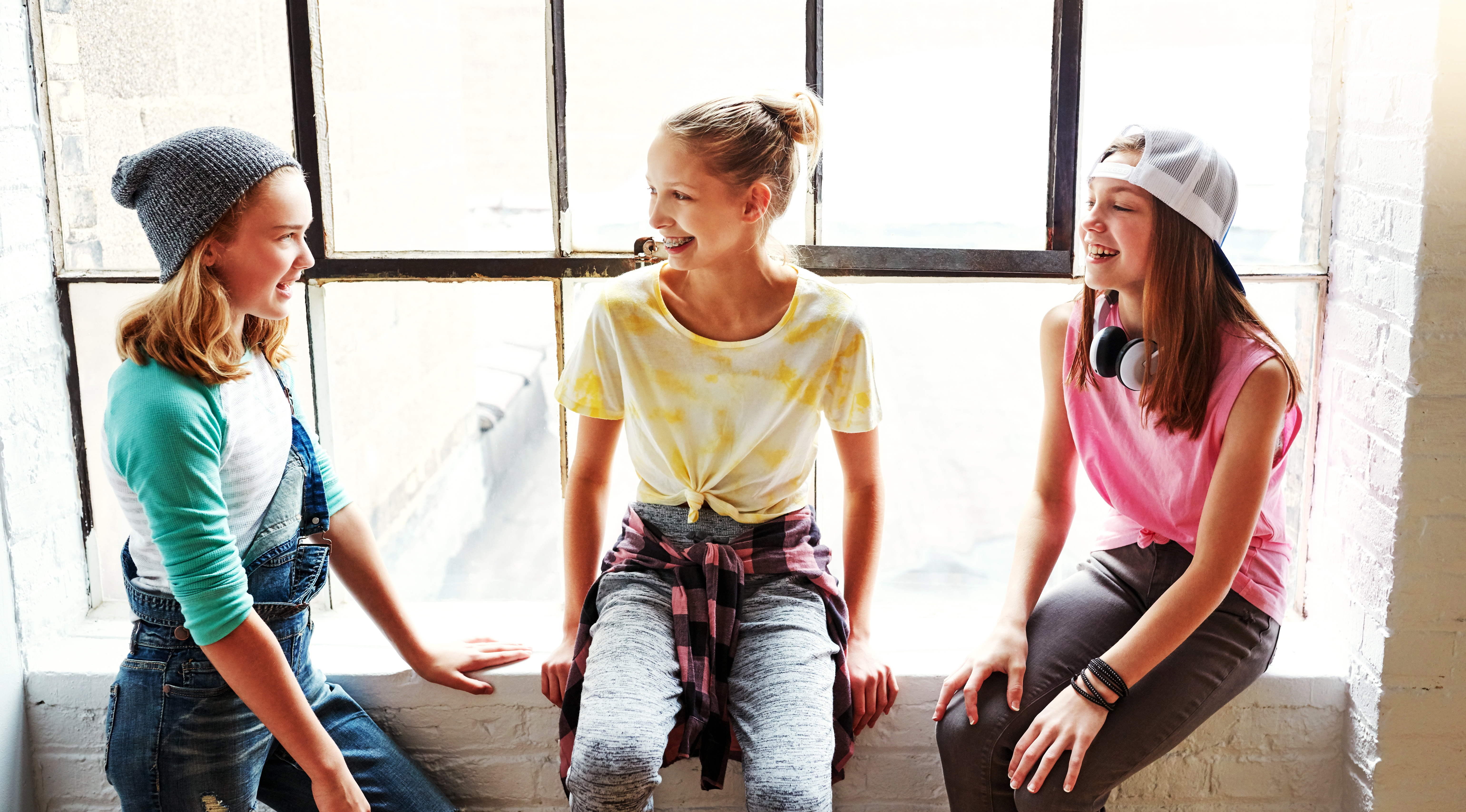 Adolescentes aprendiendo francés para niños