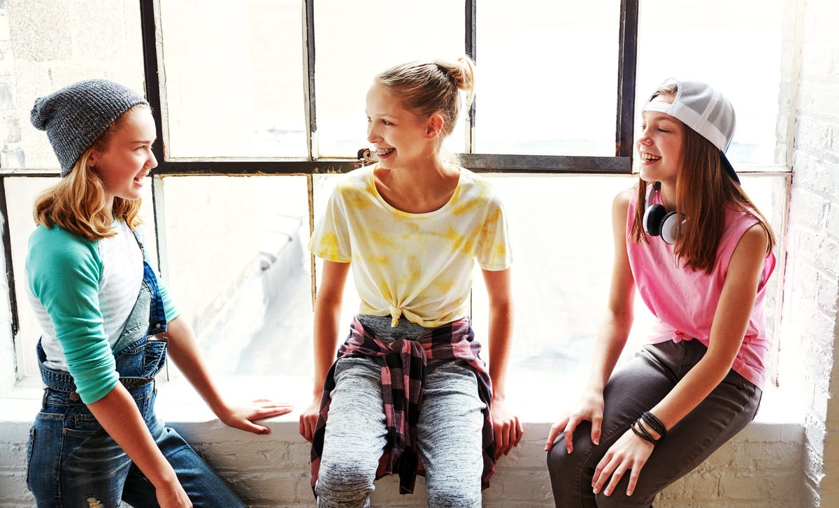 Adolescentes aprendiendo francés para niños