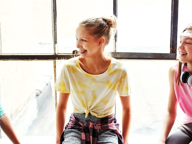 Adolescentes aprendiendo francés para niños