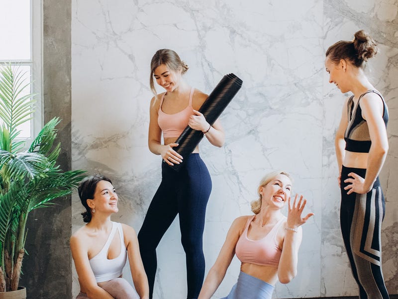 Grupo de mujeres haciendo ejercicio