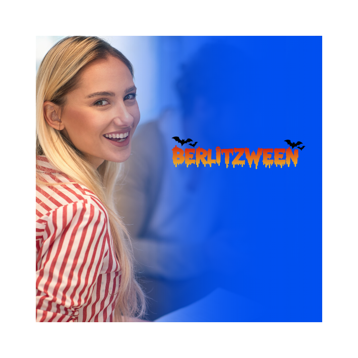 Mujer en clase de inglés grupal aprovechando promociones de halloween
