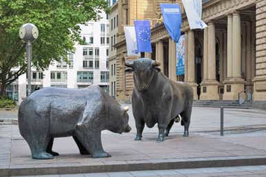 Bear & Bull Sculpture in front of the Frankfurt Stock Exchange.