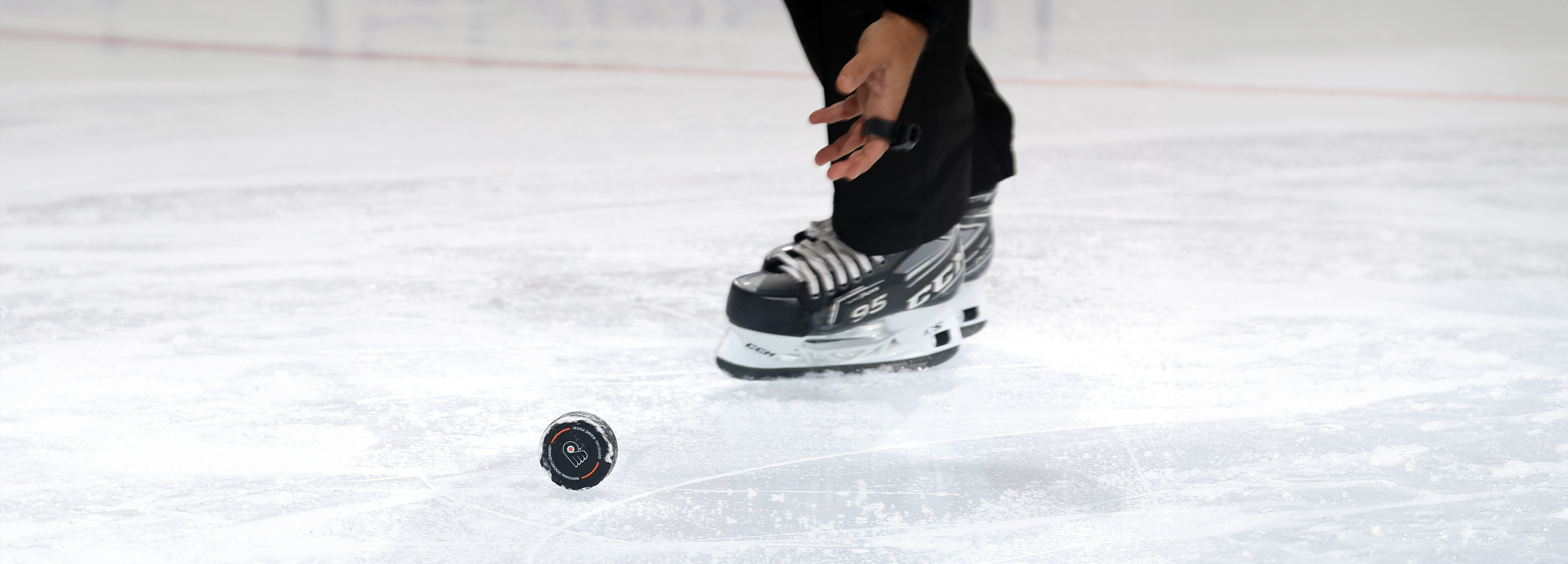 hockey puck sized case        
        <figure class=