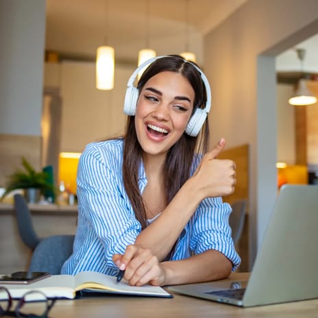 Experiencia multisensorial para vivir el idioma paso a paso, utiliza todos tus sentidos.