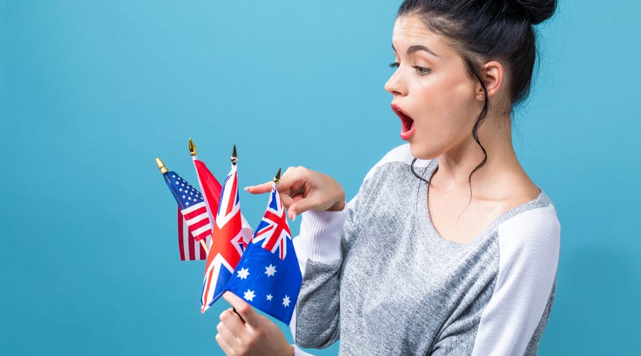 Banderas de países en piezas pequeñas.